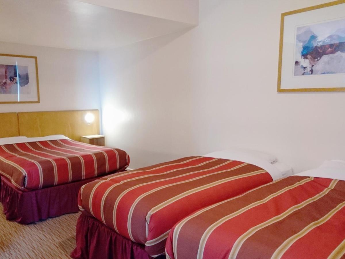 St Giles Heathrow - A St Giles Hotel Feltham ภายนอก รูปภาพ