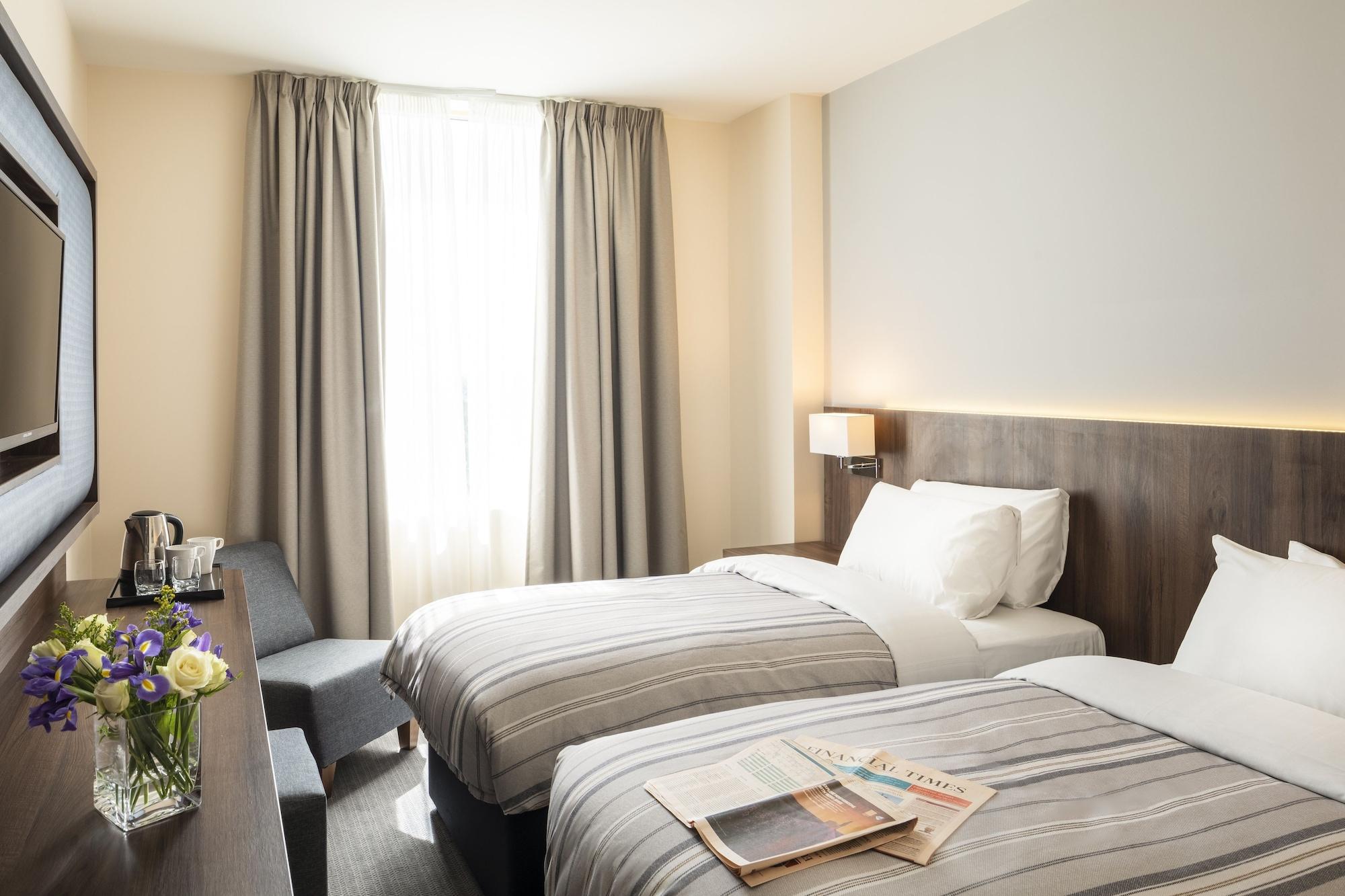 St Giles Heathrow - A St Giles Hotel Feltham ภายนอก รูปภาพ