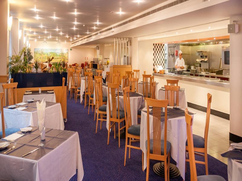 St Giles Heathrow - A St Giles Hotel Feltham ภายนอก รูปภาพ