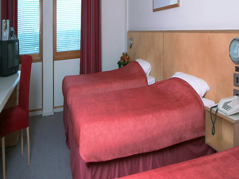 St Giles Heathrow - A St Giles Hotel Feltham ภายนอก รูปภาพ