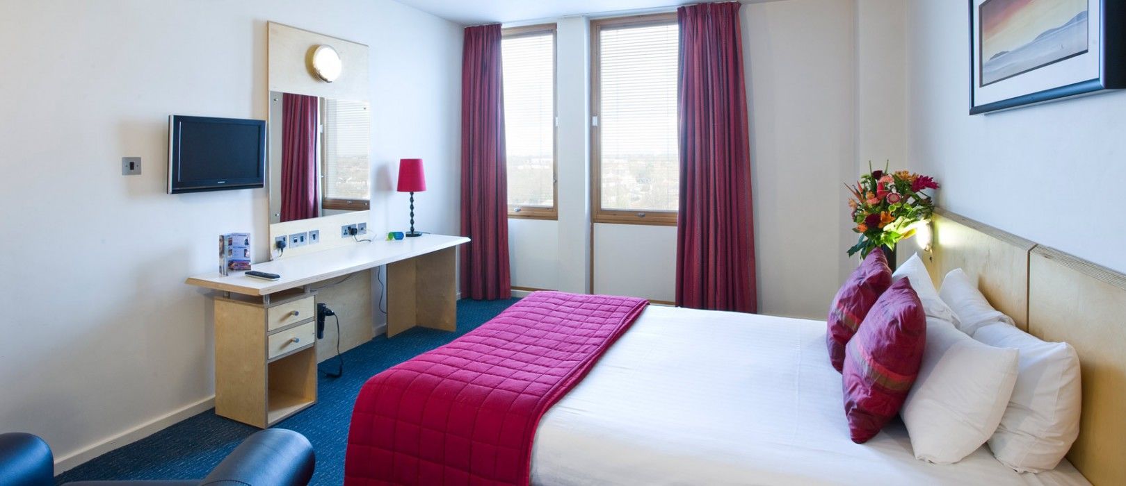 St Giles Heathrow - A St Giles Hotel Feltham ภายนอก รูปภาพ