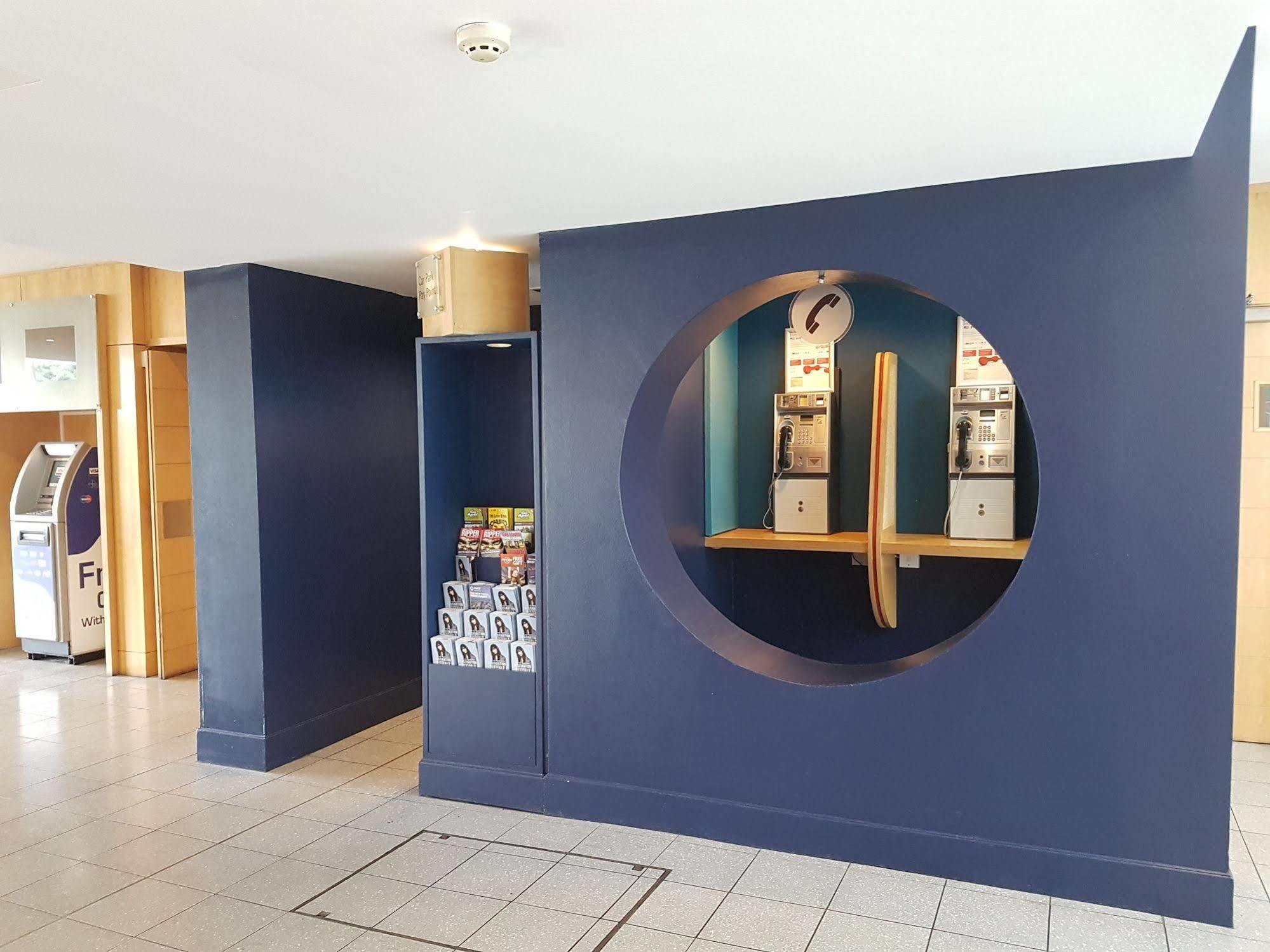 St Giles Heathrow - A St Giles Hotel Feltham ภายนอก รูปภาพ