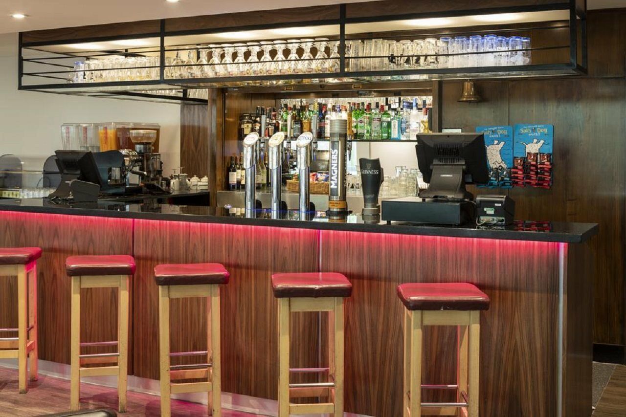 St Giles Heathrow - A St Giles Hotel Feltham ภายนอก รูปภาพ