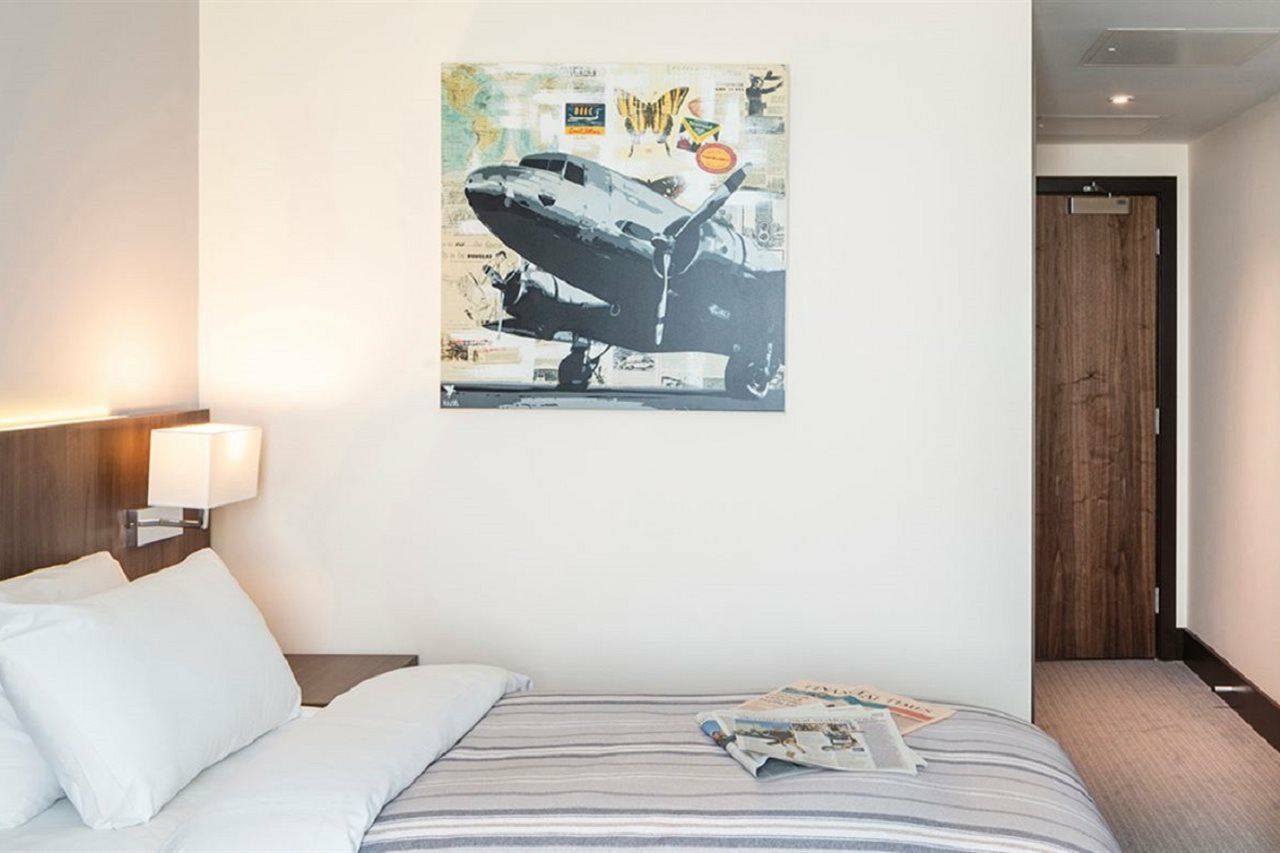 St Giles Heathrow - A St Giles Hotel Feltham ภายนอก รูปภาพ
