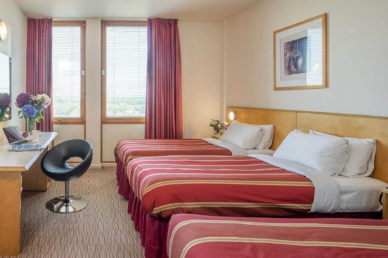 St Giles Heathrow - A St Giles Hotel Feltham ภายนอก รูปภาพ