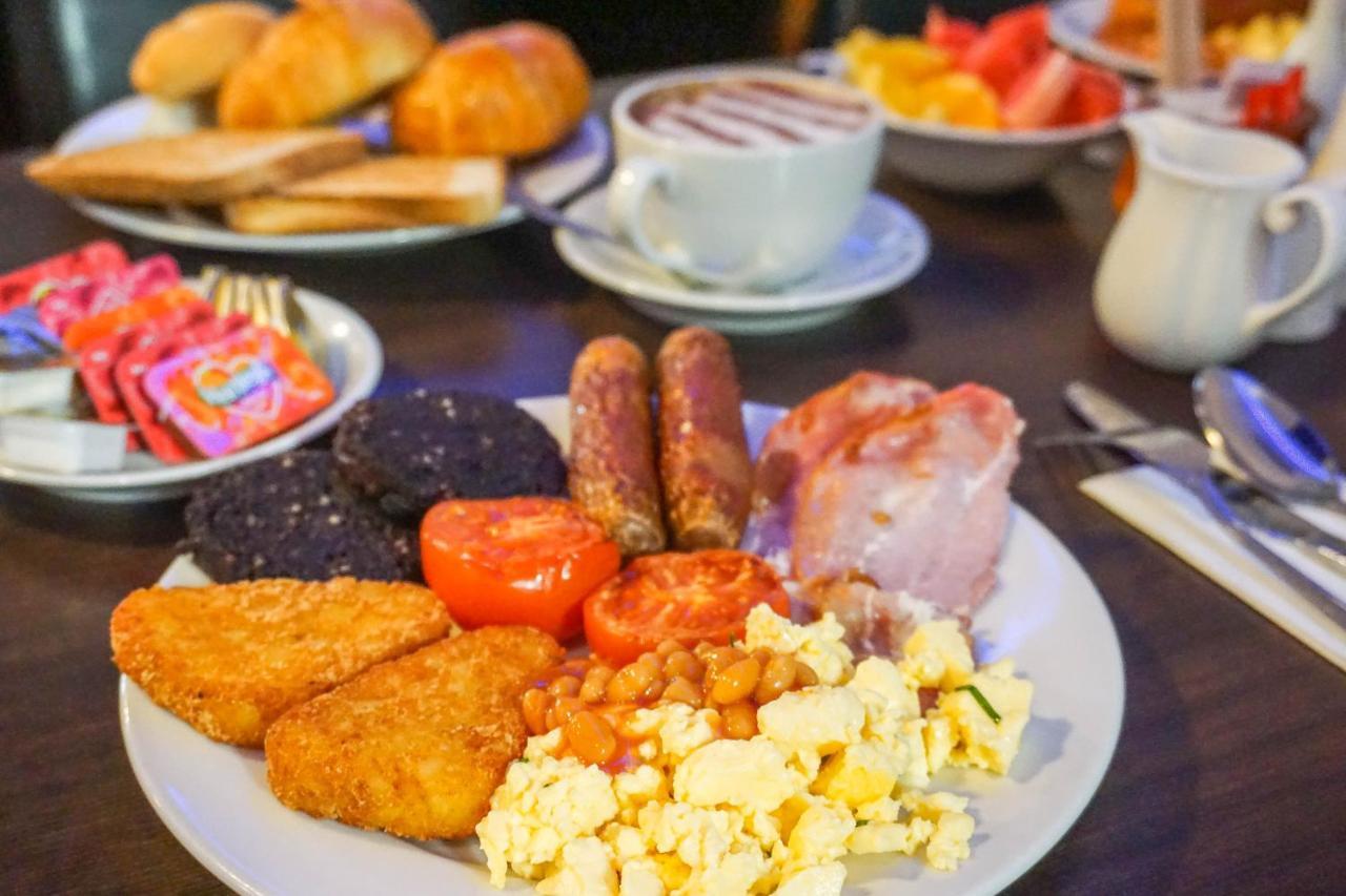 St Giles Heathrow - A St Giles Hotel Feltham ภายนอก รูปภาพ